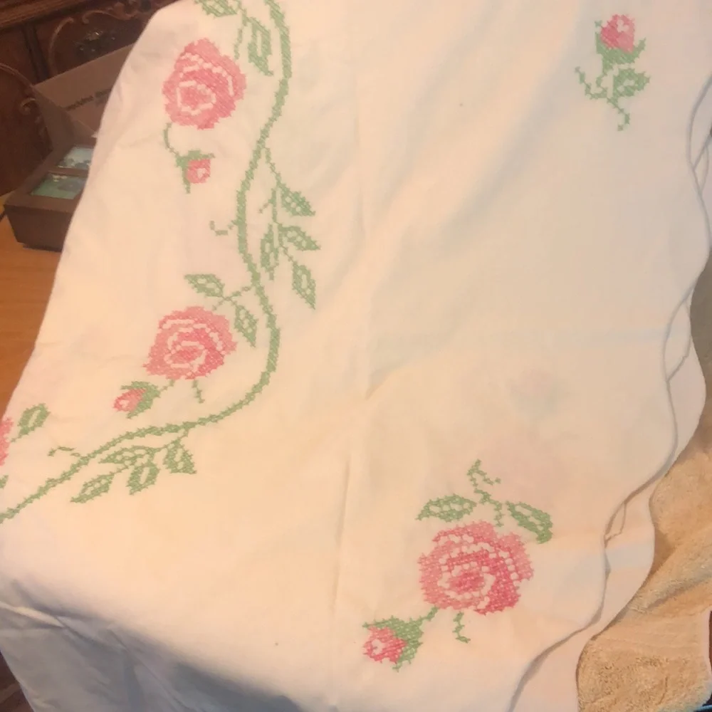Vintage Hand Embroidered Cross Stitch Oval Scalloped EdgeTablecloth 56”x86”